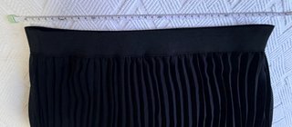 Falda negra Plisada Asimétrica Molly Bracken