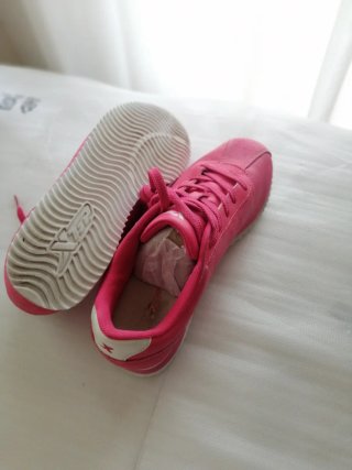 Zapatillas Mujer Rosa y suela blanca. Nuevas.