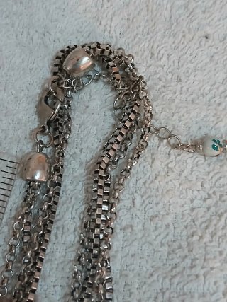 Lote de bisutería: anillos, pulsera y collar