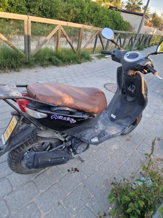 Yamaha Neos 4T Scooter Negro