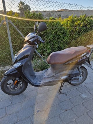 Yamaha Neos 4T Scooter Negro