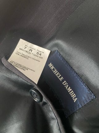 Traje de hombre elegante a rayas