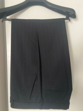 Traje de hombre elegante a rayas
