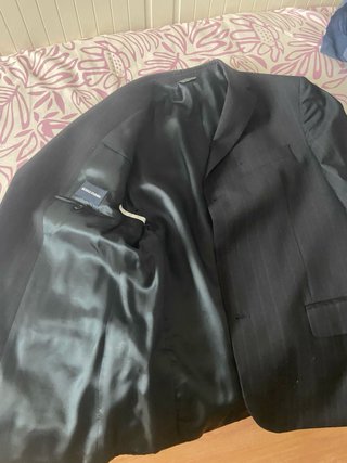Traje de hombre elegante a rayas