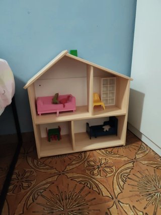 Casa de muñecas de madera
