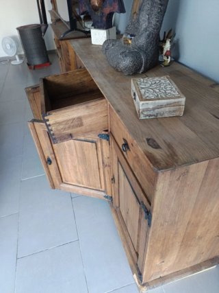 Comedor completo: aparador, vitrina y mesa y silla