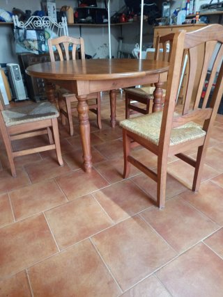 Comedor completo: aparador, vitrina y mesa y silla