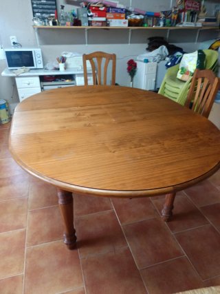 Comedor completo: aparador, vitrina y mesa y silla