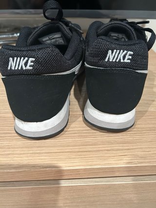 Zapatillas Nike Runner 2 Negras Blancas.