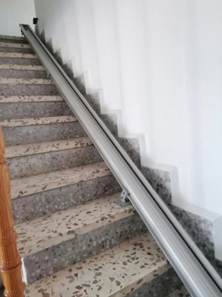 Silla salvaescaleras beige y rosa