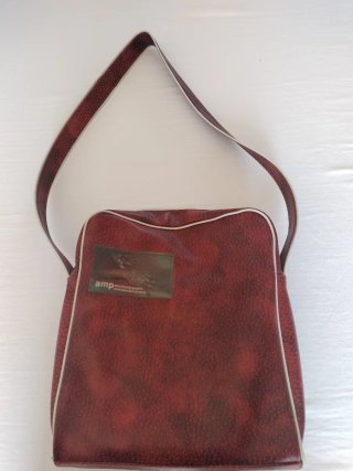 Borsa a tracolla in pelle rossa capiente