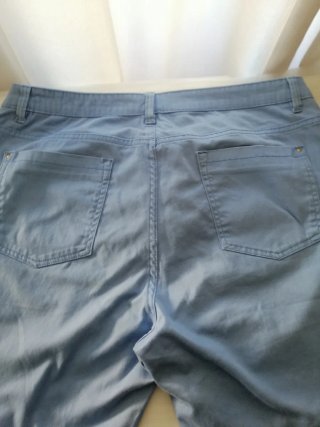 Pantalón pitillo azul elástico
