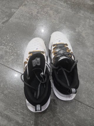 Nike Giannis Inmortality Oro Blanco