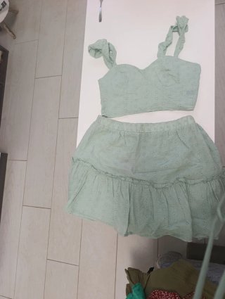 Conjunto top y falda verde