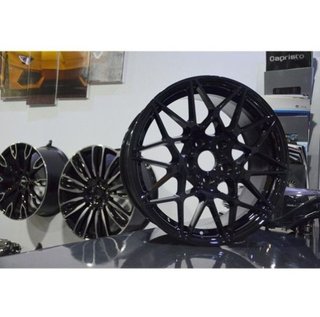 Juego de 4 Llantas 18 M4 GTS Glossy Black BM063