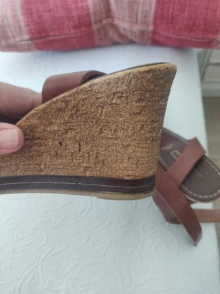 Sandalias de piel marrón