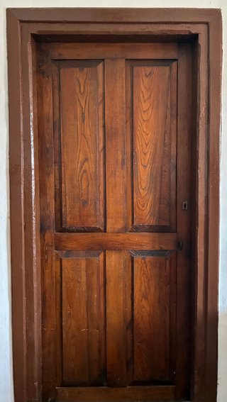Puertas antiguas de madera maciza