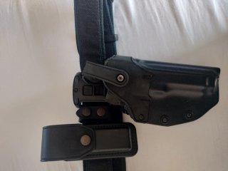 Cinturone forestale completo di accessori.