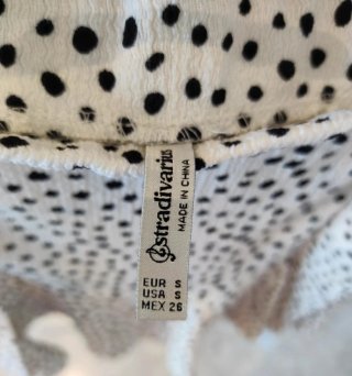Falda corta lunares blanca y negra