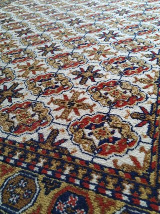 Alfombra clásica beige y multicolor 133x196 cm