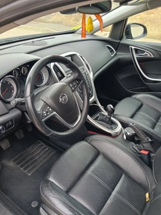 Opel Astra 2012