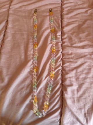 Custodia iPhone 11 con catena multicolore