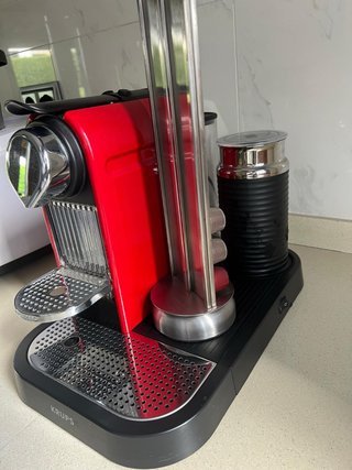 Cafetera Nespresso Krups Roja