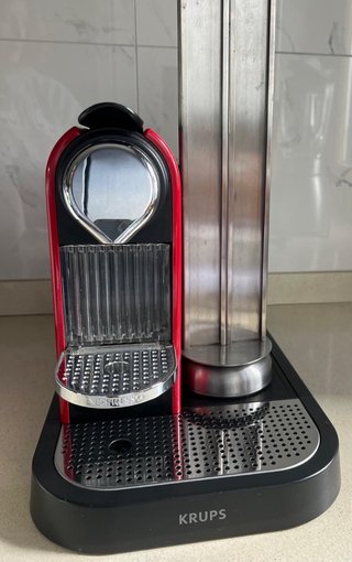Cafetera Nespresso Krups Roja