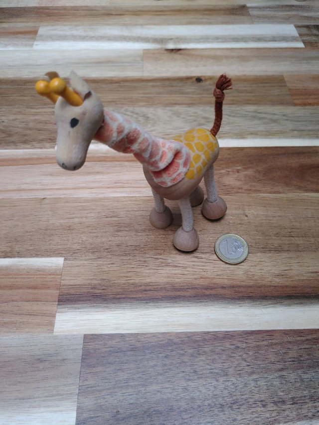 Jirafa de madera FSC.