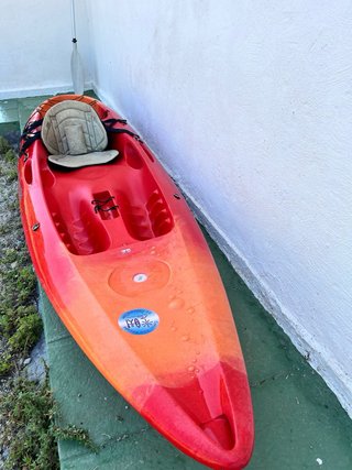 Kayak Rojo percepción con Remo