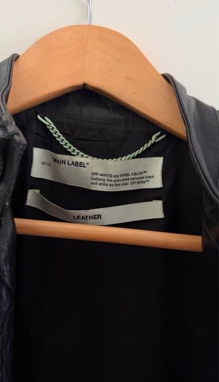 Chaqueta Off-White Negra