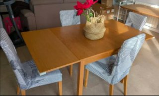 Mesa de comedor con 4 sillas