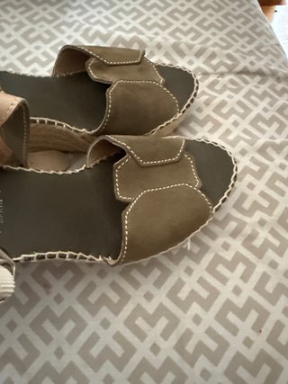 Sandalias de cuña verde oliva talla 39