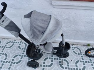 Triciclo infantil gris