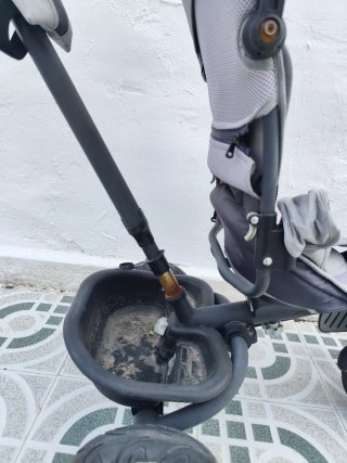 Triciclo infantil gris