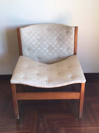 Poltroncina in tessuto e legno