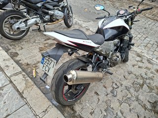 CAMBIO o VENDO Kawasaki Z750 80000 kms. Blanca neg