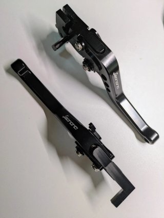 Manetas Ajustables Benelli Leoncino 500 Negras