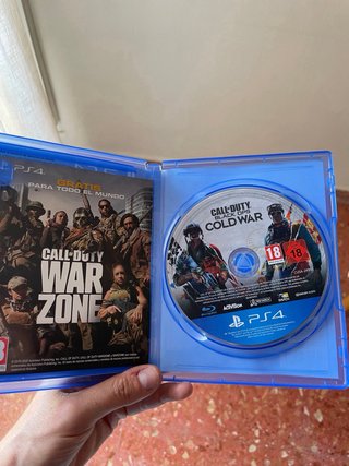 Consola PS4 con 2 mandos y juego