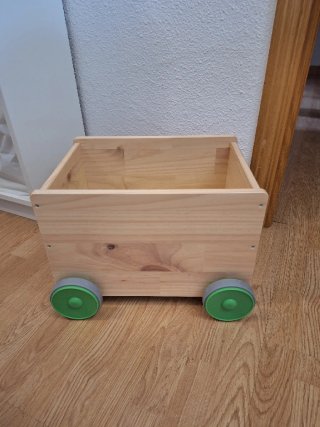 Caja de madera con ruedas Ikea, almacenar y jugar