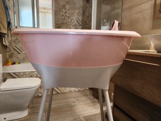 Bañera para bebé rosa y blanca