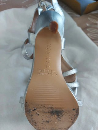 Sandalias plateadas talla 36.
