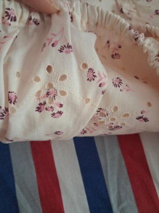 Blusa floral con encaje zara. Nueva