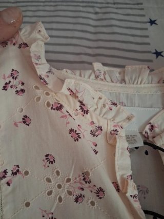 Blusa floral con encaje zara. Nueva