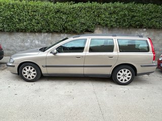 Volvo V70   12/12/2001