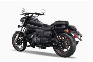 UM FREEDOM, motocicleta custom de 125 cc. (Nueva)