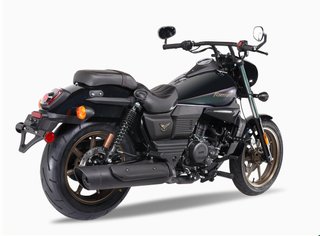 UM FREEDOM, motocicleta custom de 125 cc. (Nueva)