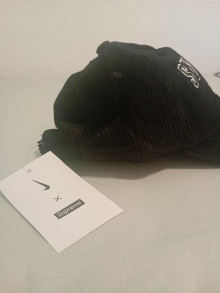 Gorra Supreme Negra Corduroy