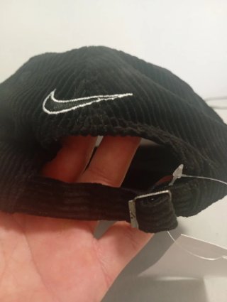 Gorra Supreme Negra Corduroy