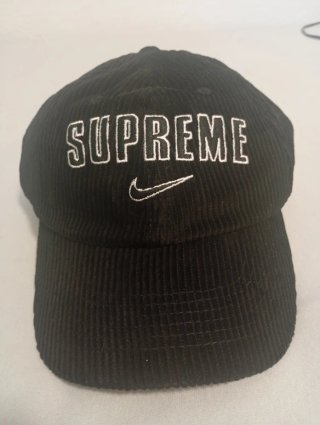 Gorra Supreme Negra Corduroy